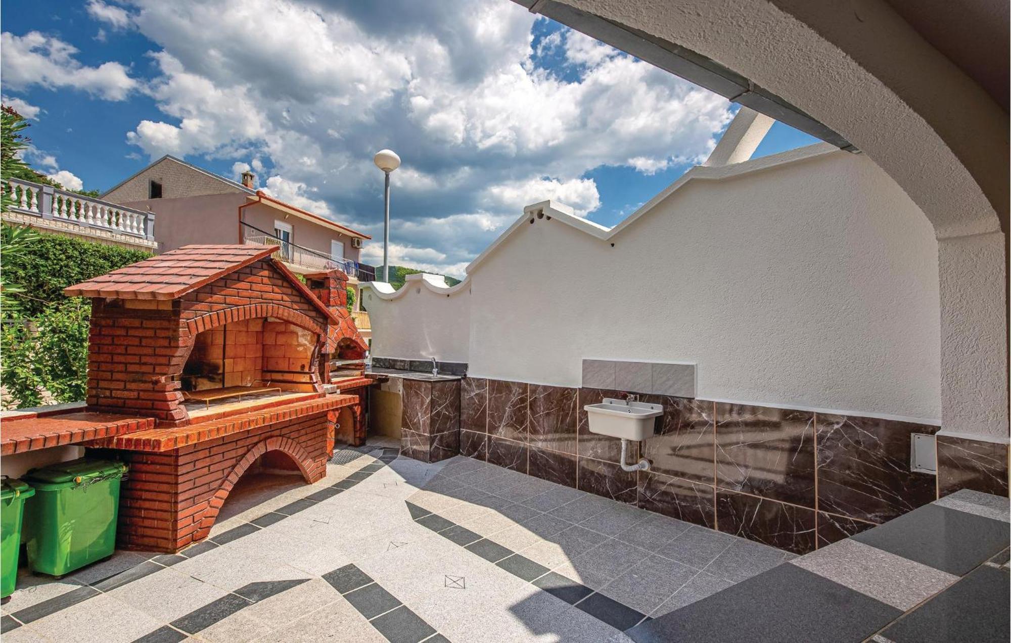 Nice Apartment In Crikvenica With Kitchen Extérieur photo