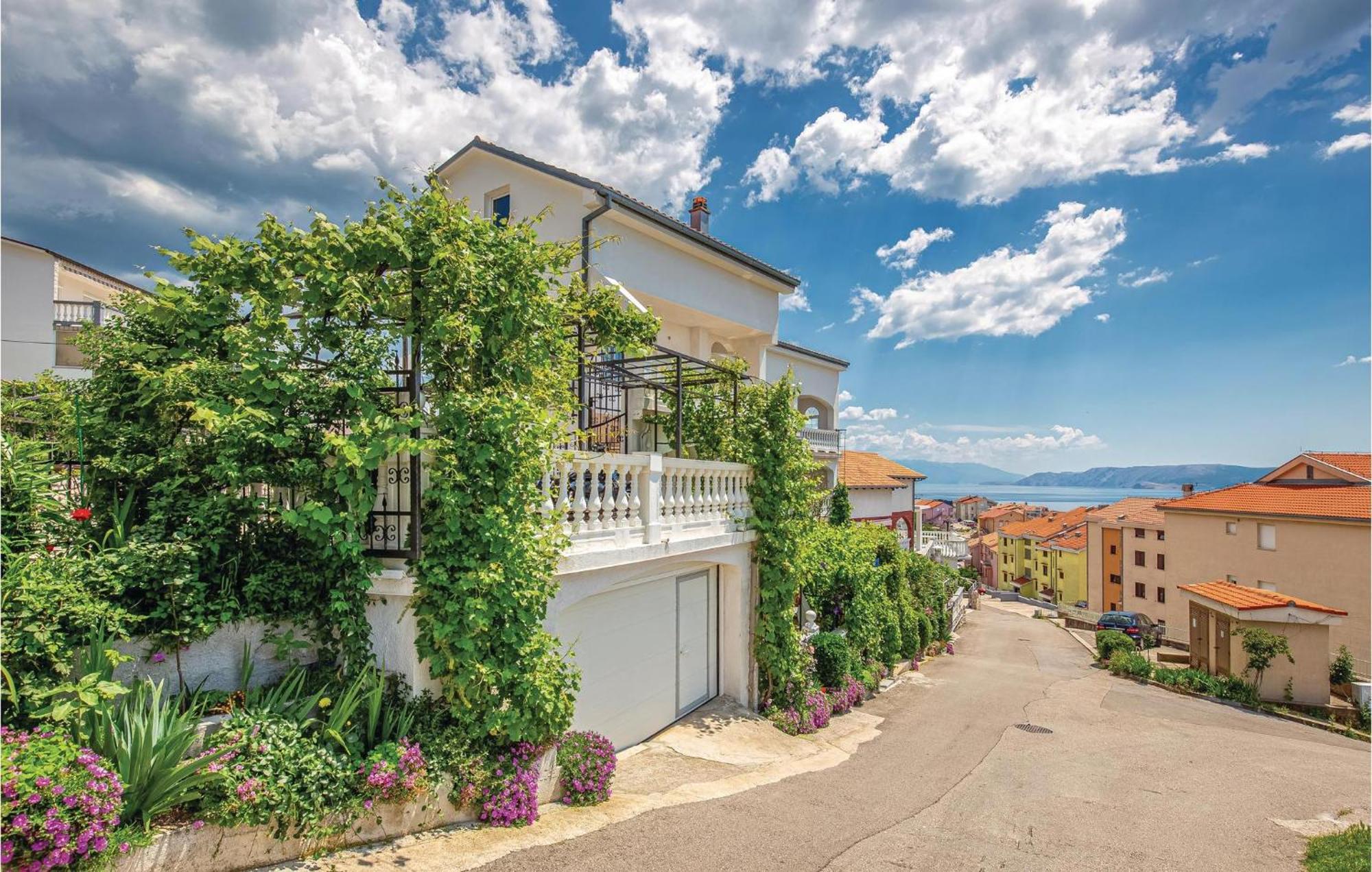 Nice Apartment In Crikvenica With Kitchen Extérieur photo