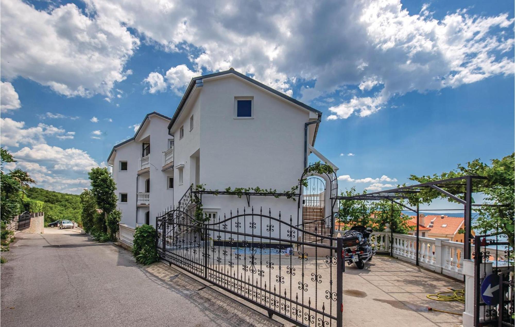 Nice Apartment In Crikvenica With Kitchen Extérieur photo