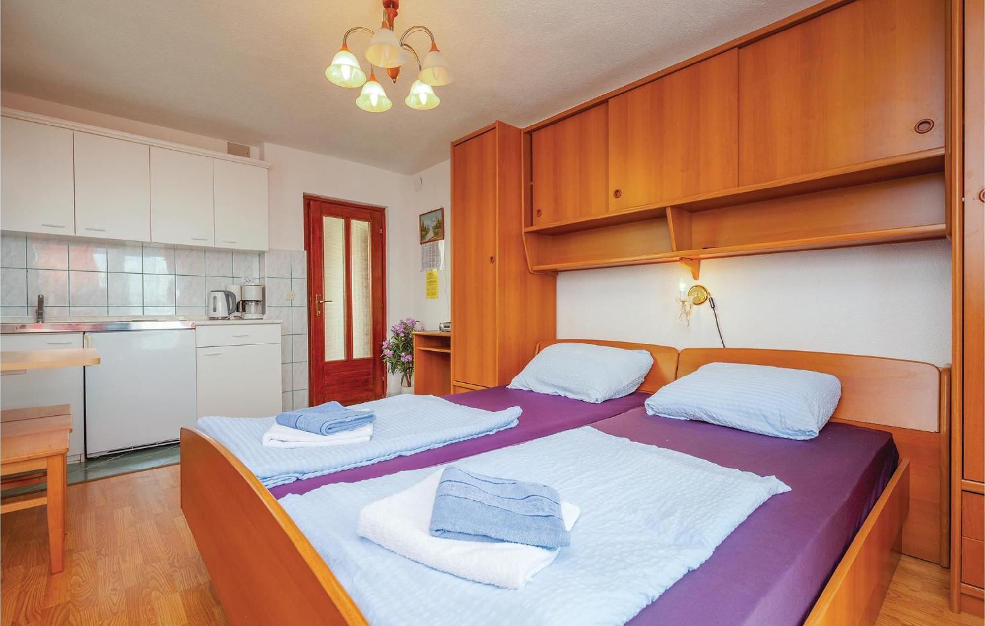 Nice Apartment In Crikvenica With Kitchen Extérieur photo